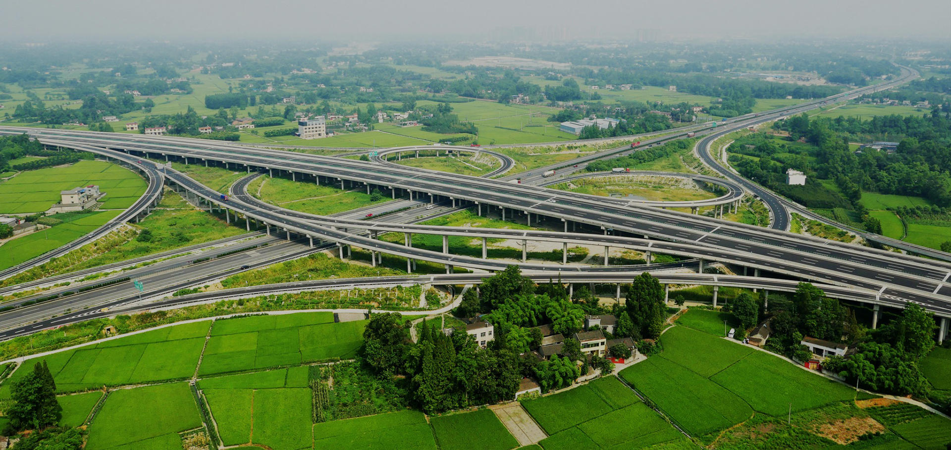 以百年基业为梦，以群策之力铸帆，建一项工程，竖一座丰碑
